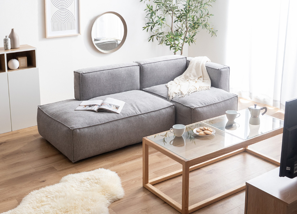 ガラスと木の温もりが調和する。透明感が心地よい、大人のすっきりナチュラル空間