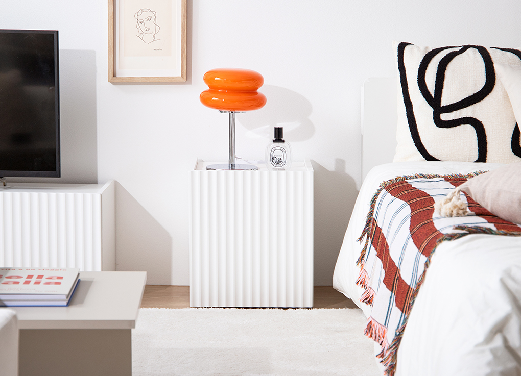 サイドテーブル