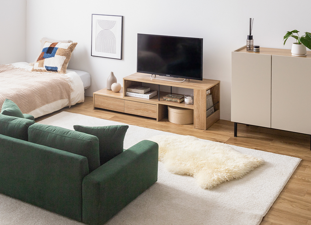 グリーンソファが映える、心地よさ重視のワンルームコーディネート