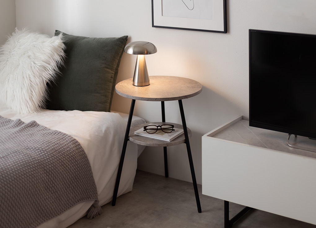 サイドテーブル