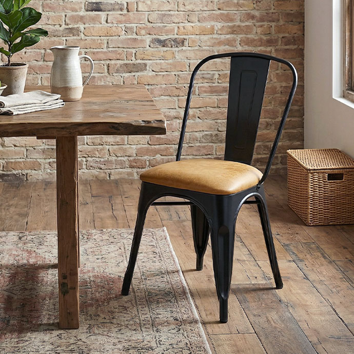 空間を格上げする、ヴィンテージ風チェア