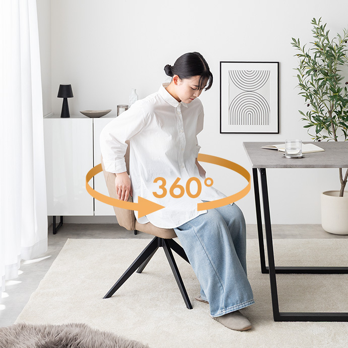 360度回転で、椅子を引かずに立ち座りができる