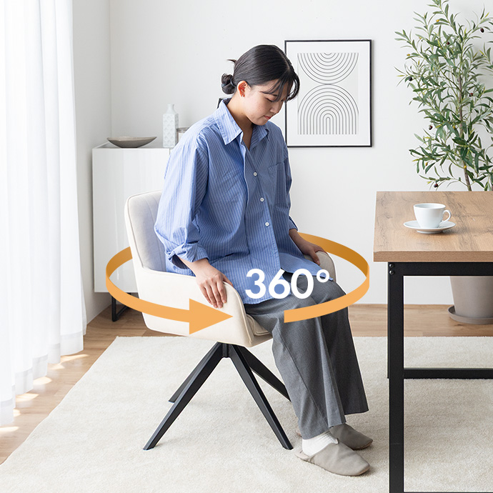 360度回転で、椅子を引かずに立ち座りができる