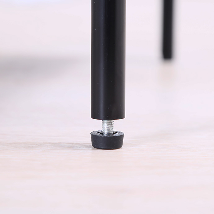 がたつきを抑えるアジャスター付き