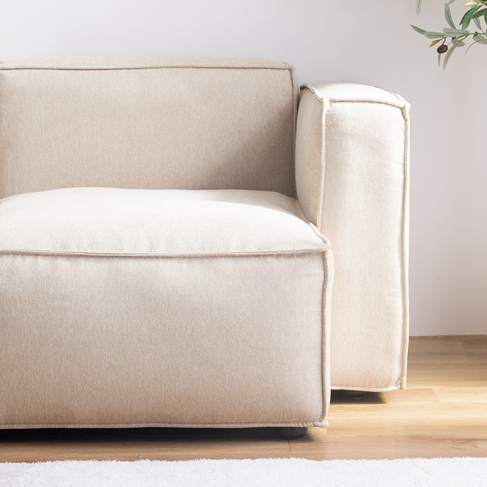 安心感と美しさを両立した、厚みのある座面