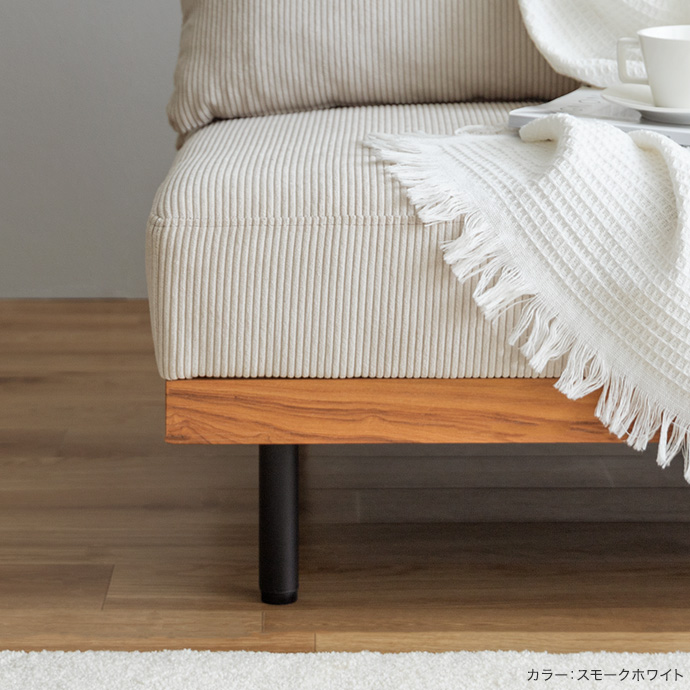 温かみある木目柄×全体を引き締めるアイアン