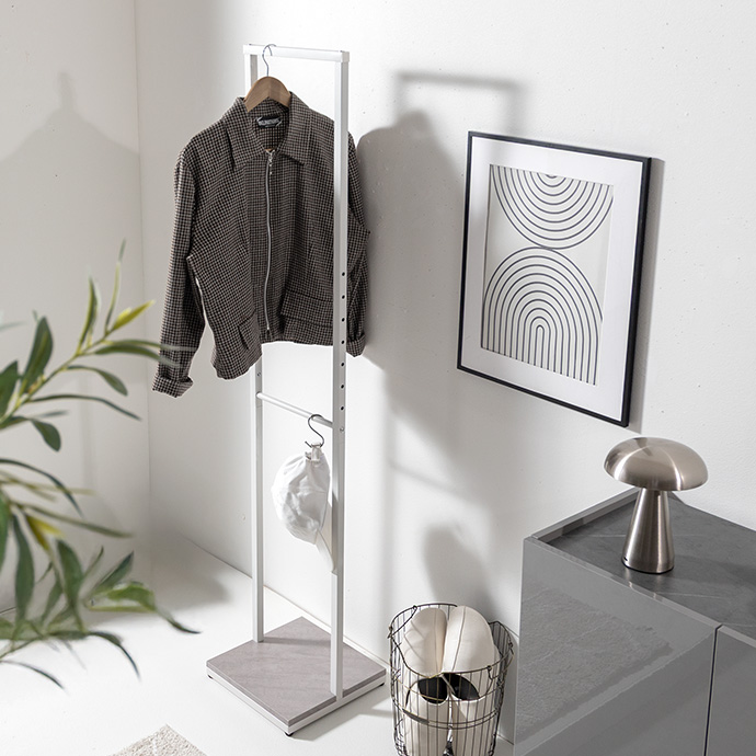 ストーン柄が映えるシンプルデザイン