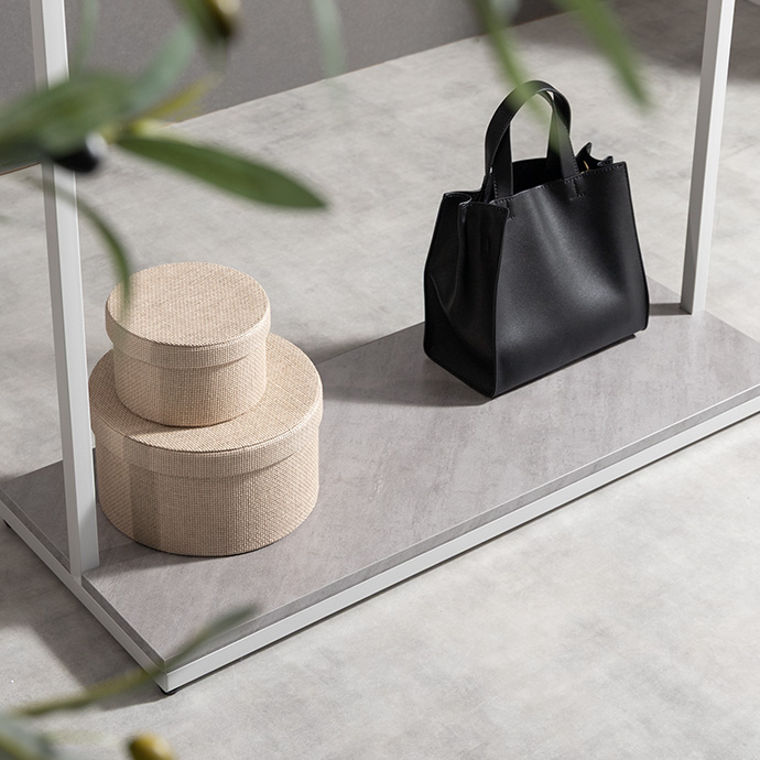 棚板はバッグやシューズの「置く」収納に