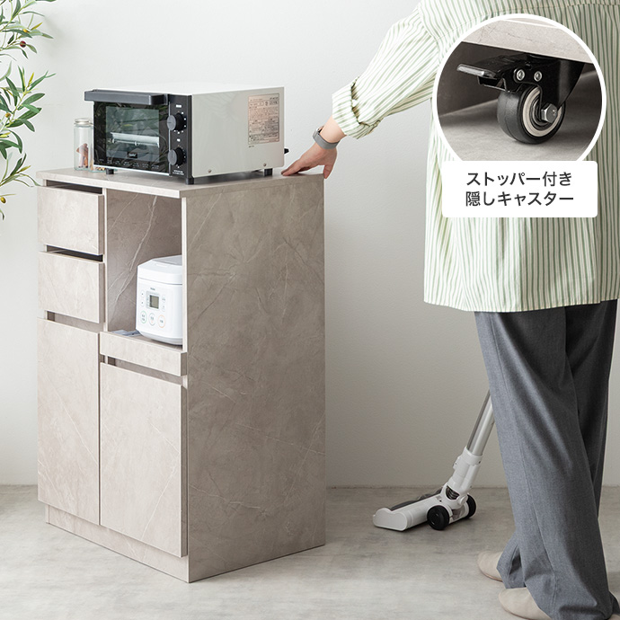見た目を損なわず、お掃除も楽な隠しキャスター付き