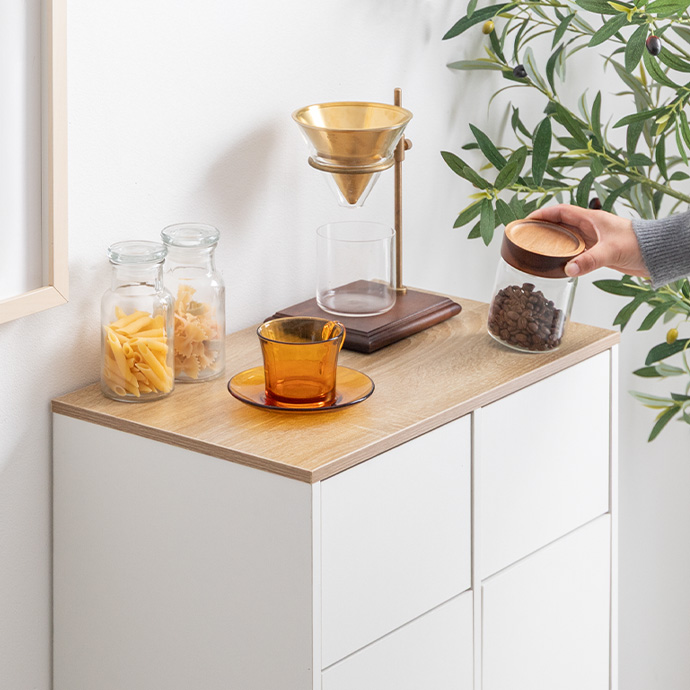 ディスプレイやキッチン家電も置ける天板スペース