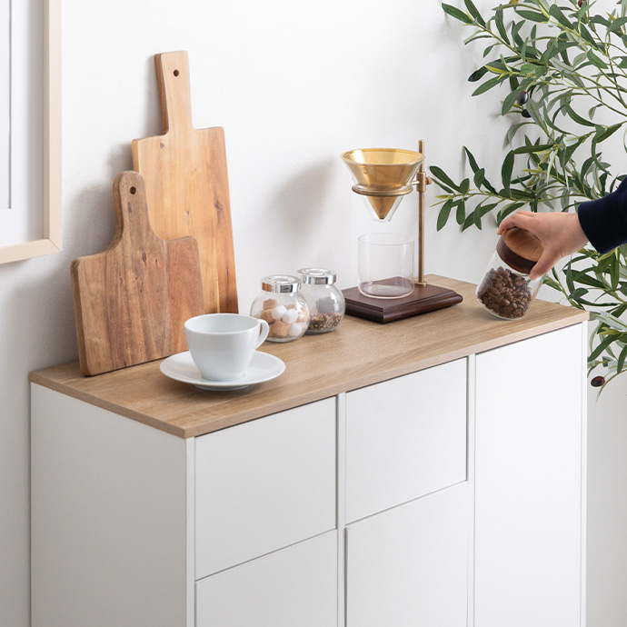 ディスプレイやキッチン家電も置ける天板スペース