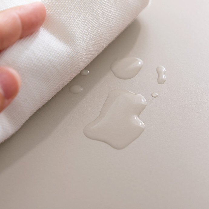 水や汚れに強く、お手入れも簡単