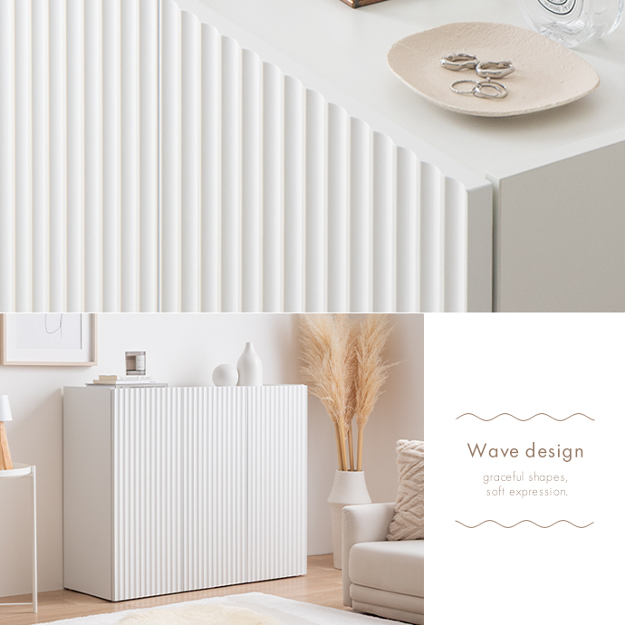 波のような柔らかな曲線が印象的な扉