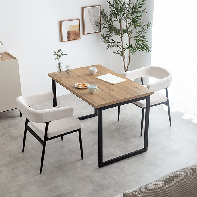 すっきり置けて、ゆったり使えるちょうどいいサイズ