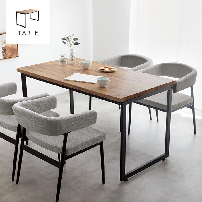 温もりと洗練さを合わせ持つ、木目×ロの字型デザイン