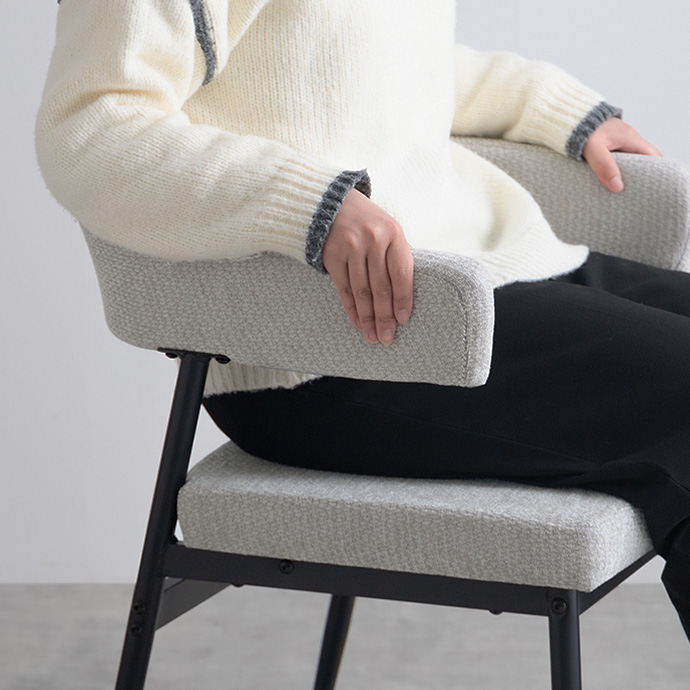 立ち座りしやすい、頼れる肘掛け設計