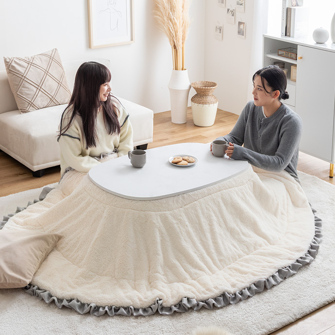 楕円形こたつで、広がる団らんのひととき