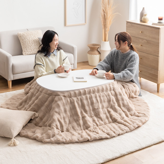 楕円形こたつで、広がる団らんのひととき