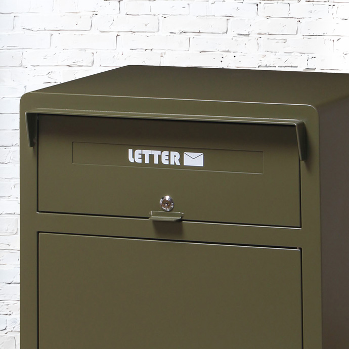 メール便も受け取れるワイドな投函口