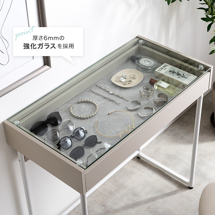 ホコリを防いで、美しく魅せるガラス収納